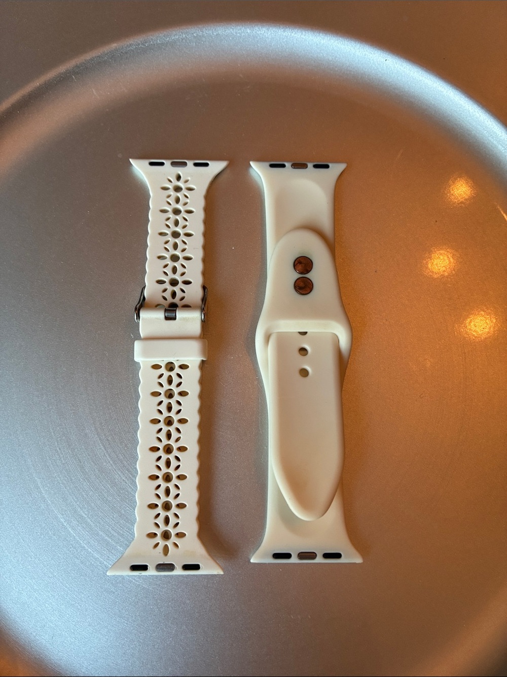 Apple Watch White Silicone Band Set of 2 Size 38-41mm - Picture 4 of 4